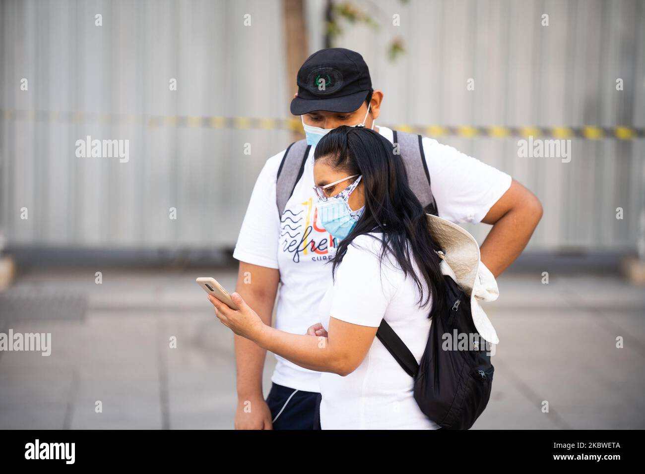 Les touristes visitent Madrid, Espagne, 30 juillet le premier jour de l'utilisation obligatoire des masques dans la Communauté de Madrid. (Photo de Jon Imanol Reino/NurPhoto) Banque D'Images