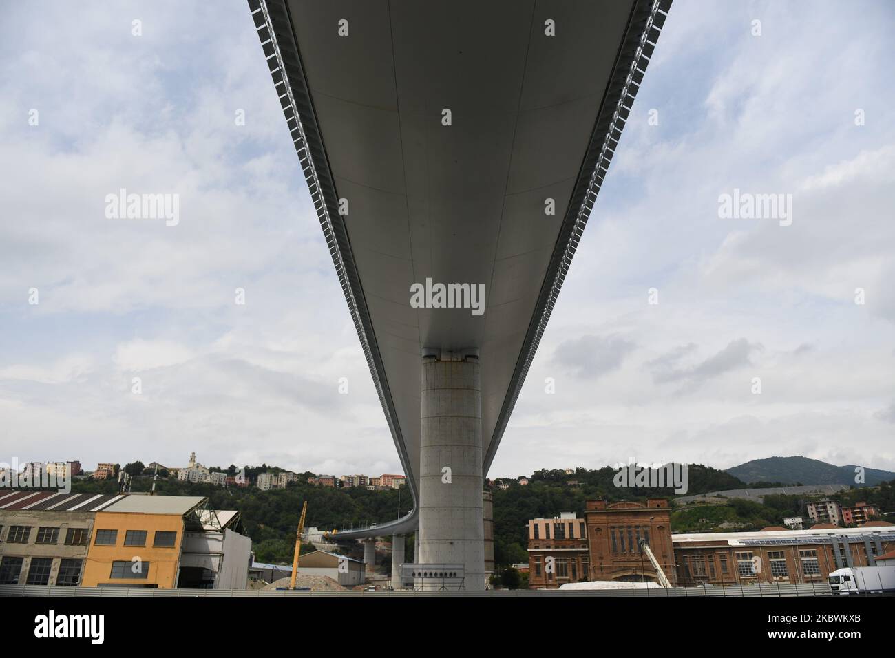 Vue générale du nouveau pont Gênes-San Giorgio conçu par l'architecte Renzo  Piano (ex Ponte Morandi) avant l'inauguration officielle par le chef de  l'État italien Sergio Mattarella, à Gênes, Italie, le 3 août