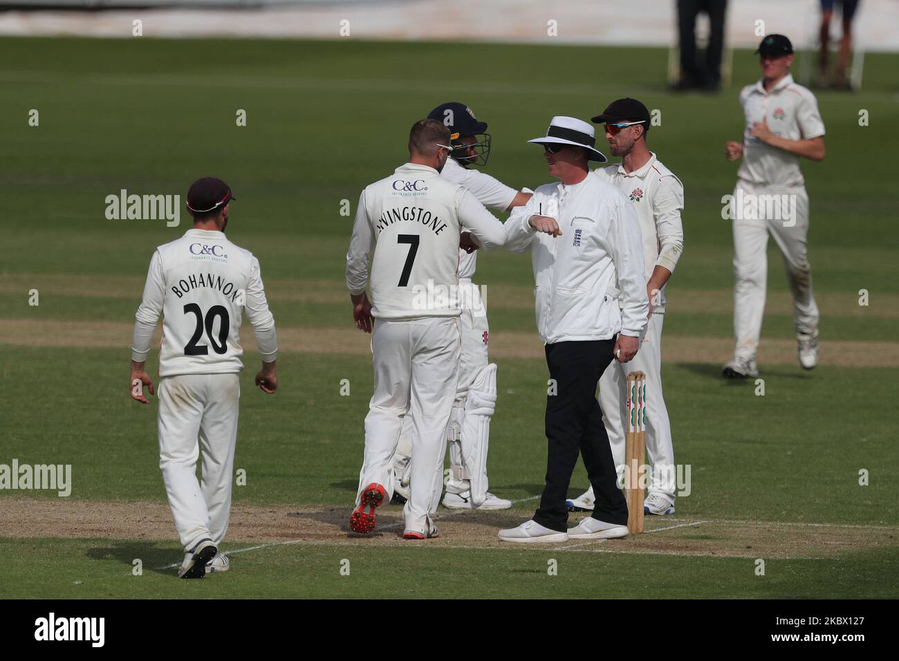 Liam Livingstone du Lancashire s'oppose à l'arbitre Neil Pratt à la fin du match du trophée Bob Willis entre le club de cricket du comté de Durham et le Lancashire à Emirates Riverside, Chester le Street, en Angleterre, sur 10 août 2020. (Photo de Mark Fletcher/MI News/NurPhoto) Banque D'Images