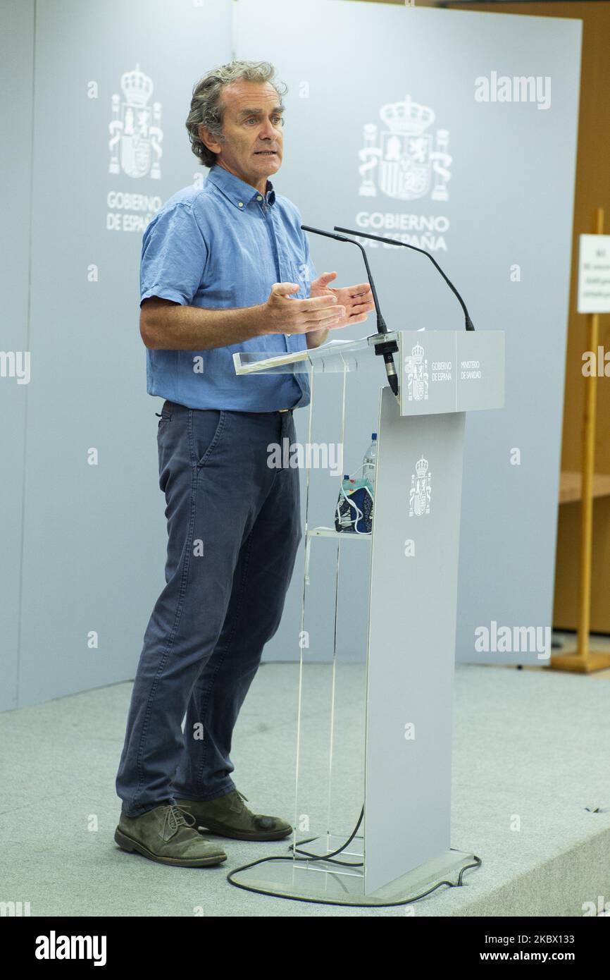 Le directeur du Centre de coordination des alertes et urgences sanitaires, Fernando Simon, offre une conférence de presse pour informer sur l'évolution de la COVID-19, au siège du Ministère de la Santé de l'10 août 2020 à Madrid, Espagne. (Photo par Oscar Gonzalez/NurPhoto) Banque D'Images