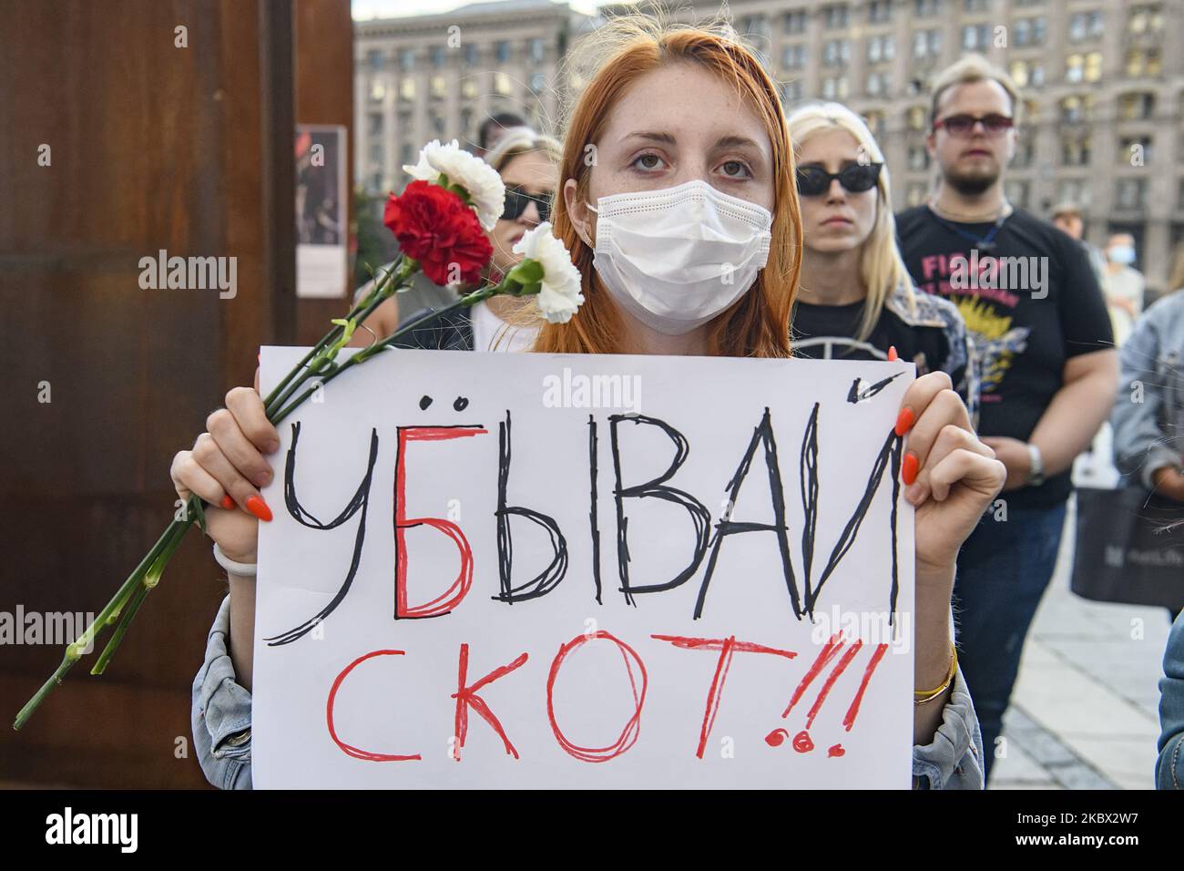 Des gens assistent à leur rassemblement pour soutenir l'opposition biélorusse et demandent au président ukrainien de ne pas reconnaître les résultats de l'élection présidentielle biélorusse sur la place de l'indépendance à Kiev, Ukraine, le 12 août 2020. (Photo de Maxym Marusenko/NurPhoto) Banque D'Images