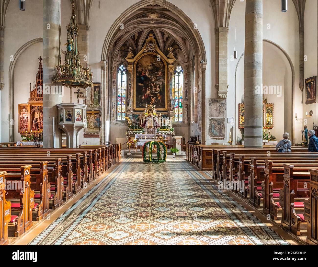 Intérieur de la majestueuse église Saint Cyricus et Julitta. Église gothique du village de Termeno (Tramin) dans le Tyrol du Sud Trentin-Haut-Adige – Italie Banque D'Images