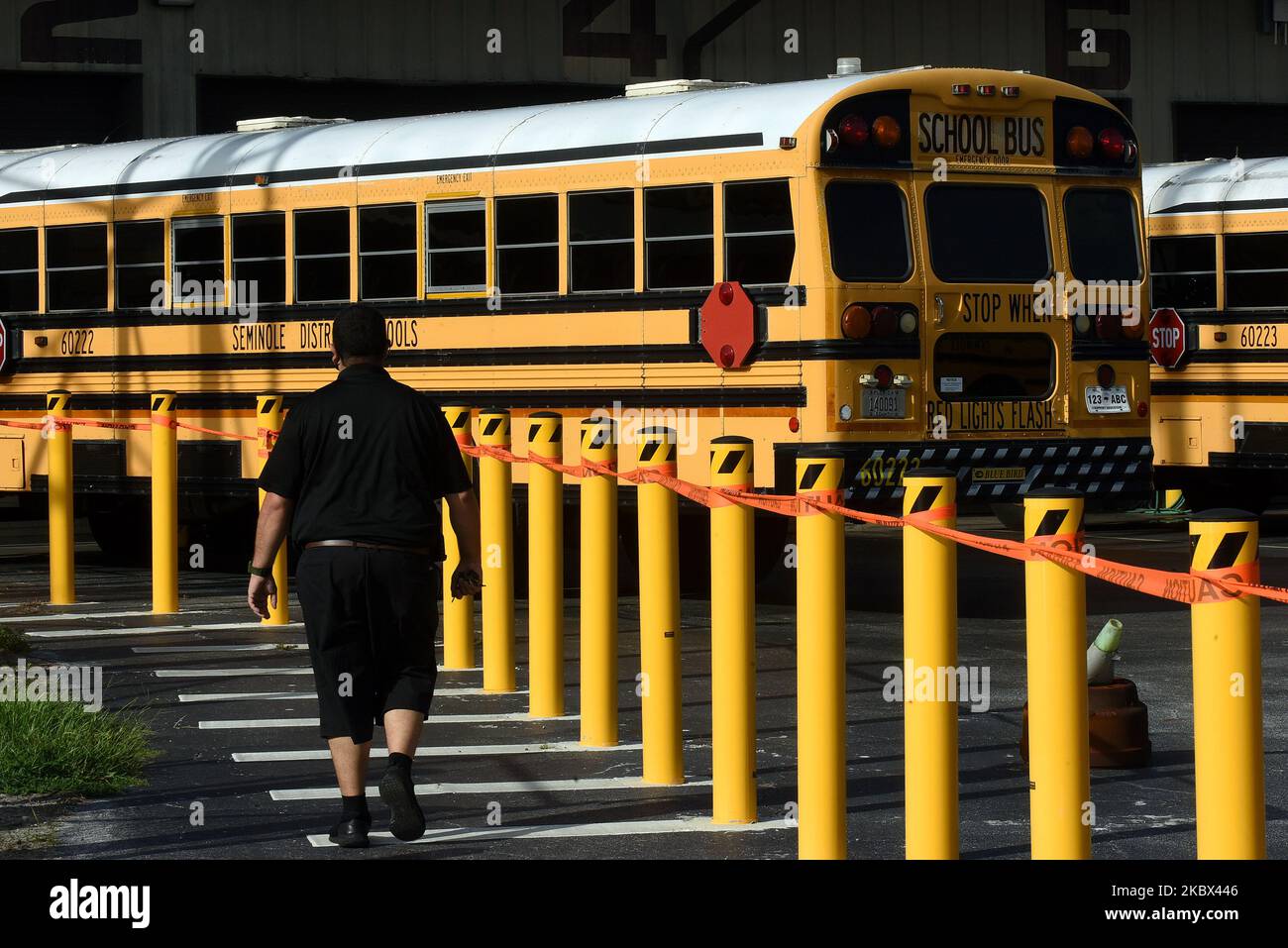 Les autobus scolaires sont garés au centre de transport de Winter Springs des écoles publiques du comté de Seminole à 13 août 2020, à Winter Springs, Floride, États-Unis. Lorsque les écoles du comté rouvriront à 17 août 2020, les autobus seront limités à environ la moitié de leur capacité pour permettre aux élèves de se tenir à distance au fur et à mesure que la pandémie du coronavirus se poursuit. (Photo de Paul Hennessy/NurPhoto) Banque D'Images