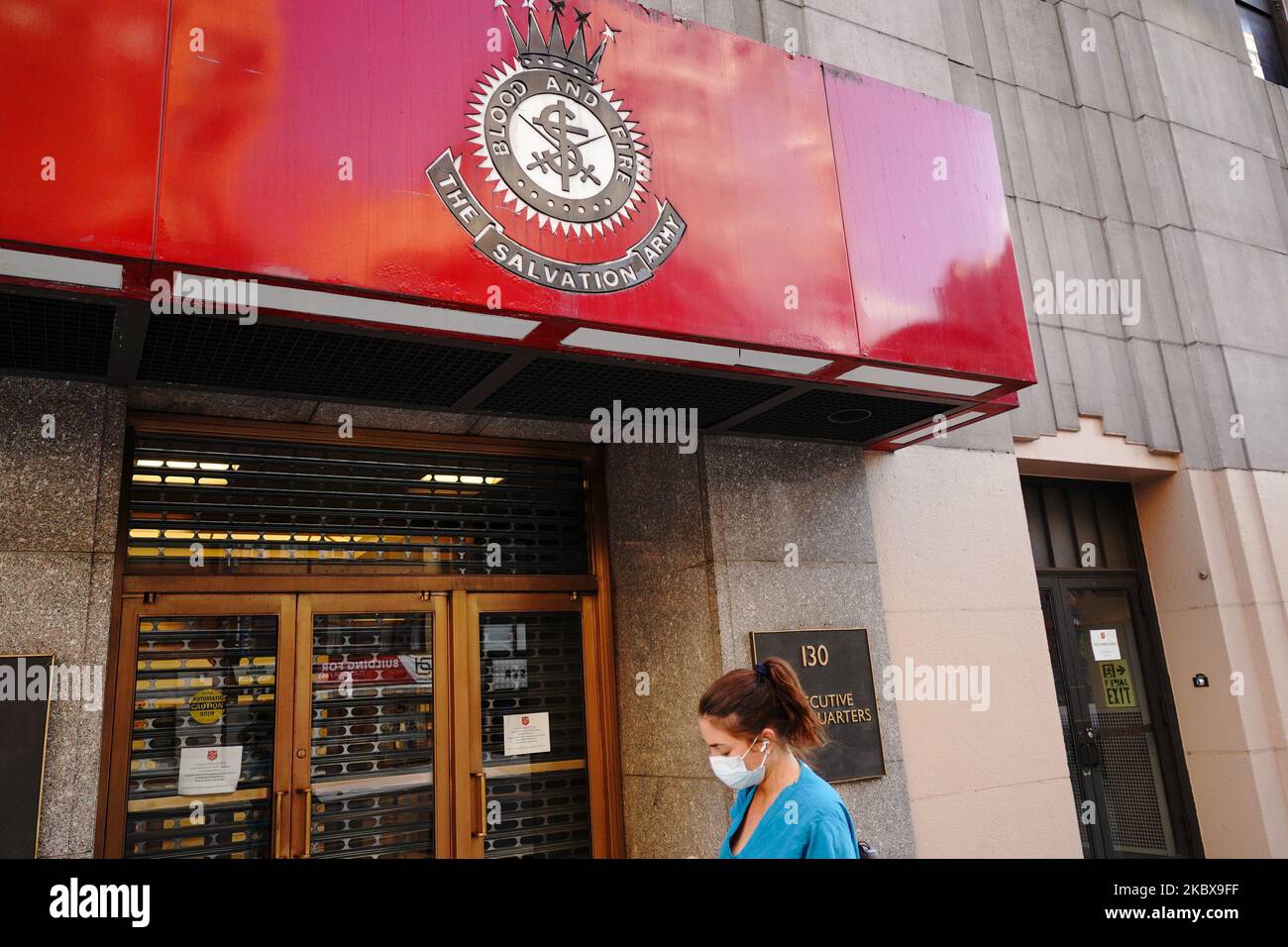 Un logo de l'Armée du Salut est visible dans leur quartier général de New York alors que la ville de New York poursuit la phase 4 de réouverture suite aux restrictions imposées pour ralentir la propagation du coronavirus sur 18 août 2020 à New York. La quatrième phase permet les arts et le divertissement de plein air, les événements sportifs sans fans et la production de médias. (Photo de John Nacion/NurPhoto) Banque D'Images