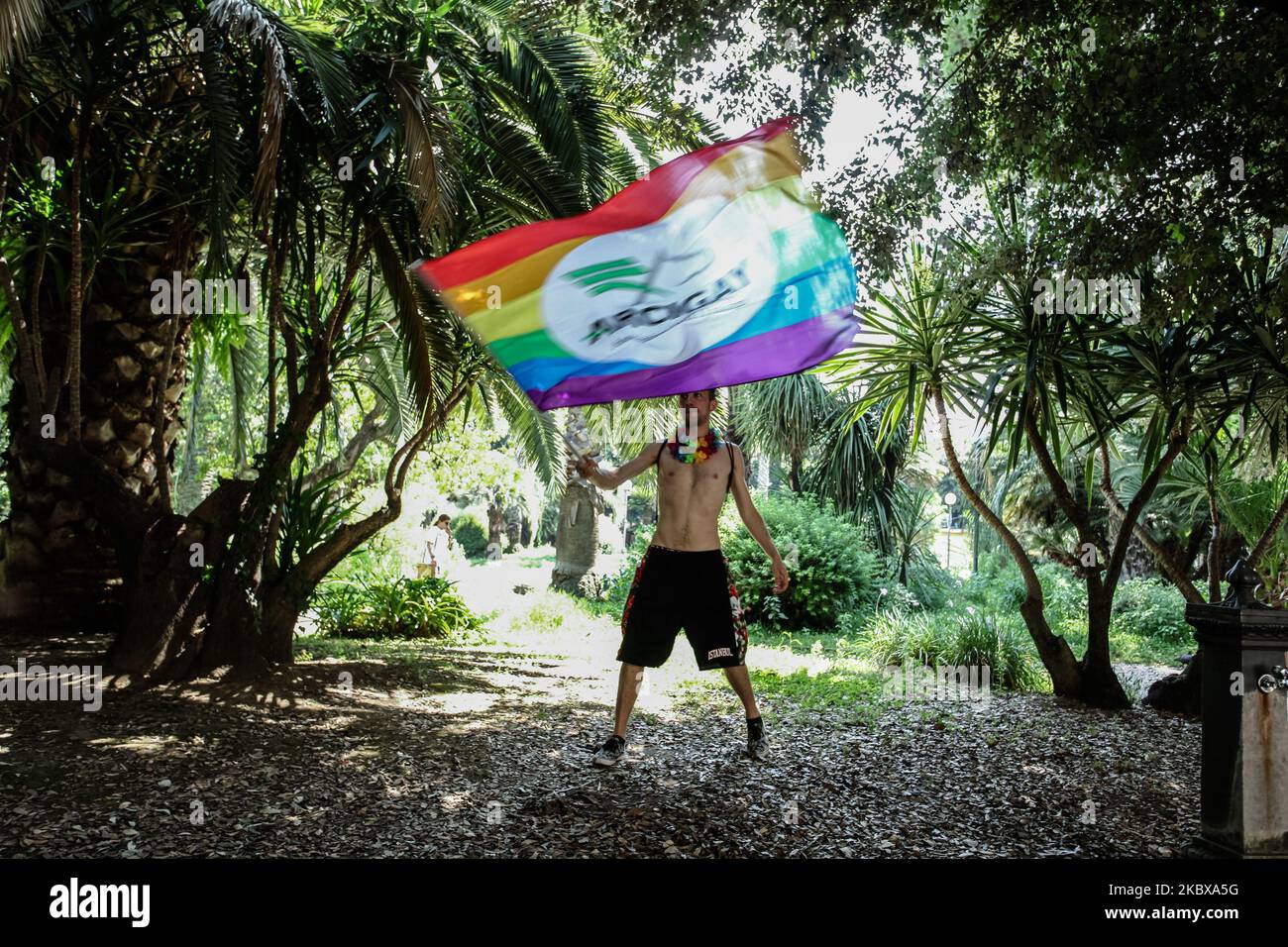 Un fêtard participe à la gay Pride de à Napes, en Italie, sur 25 juin 2016. (Photo de Paolo Manzo/NurPhoto) Banque D'Images