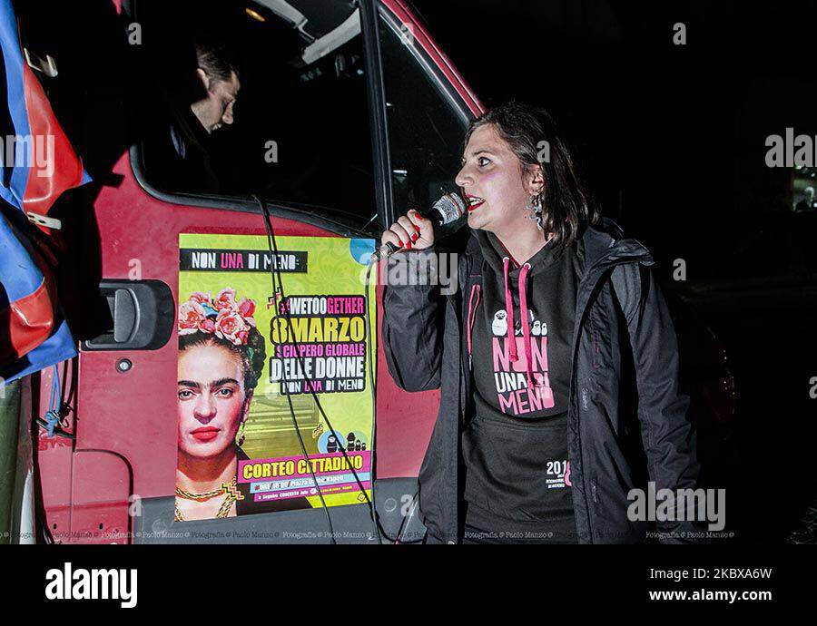 Les gens participent à la Journée de la femme à Naples, en Italie, sur 8 mars 2018. (Photo de Paolo Manzo/NurPhoto) Banque D'Images