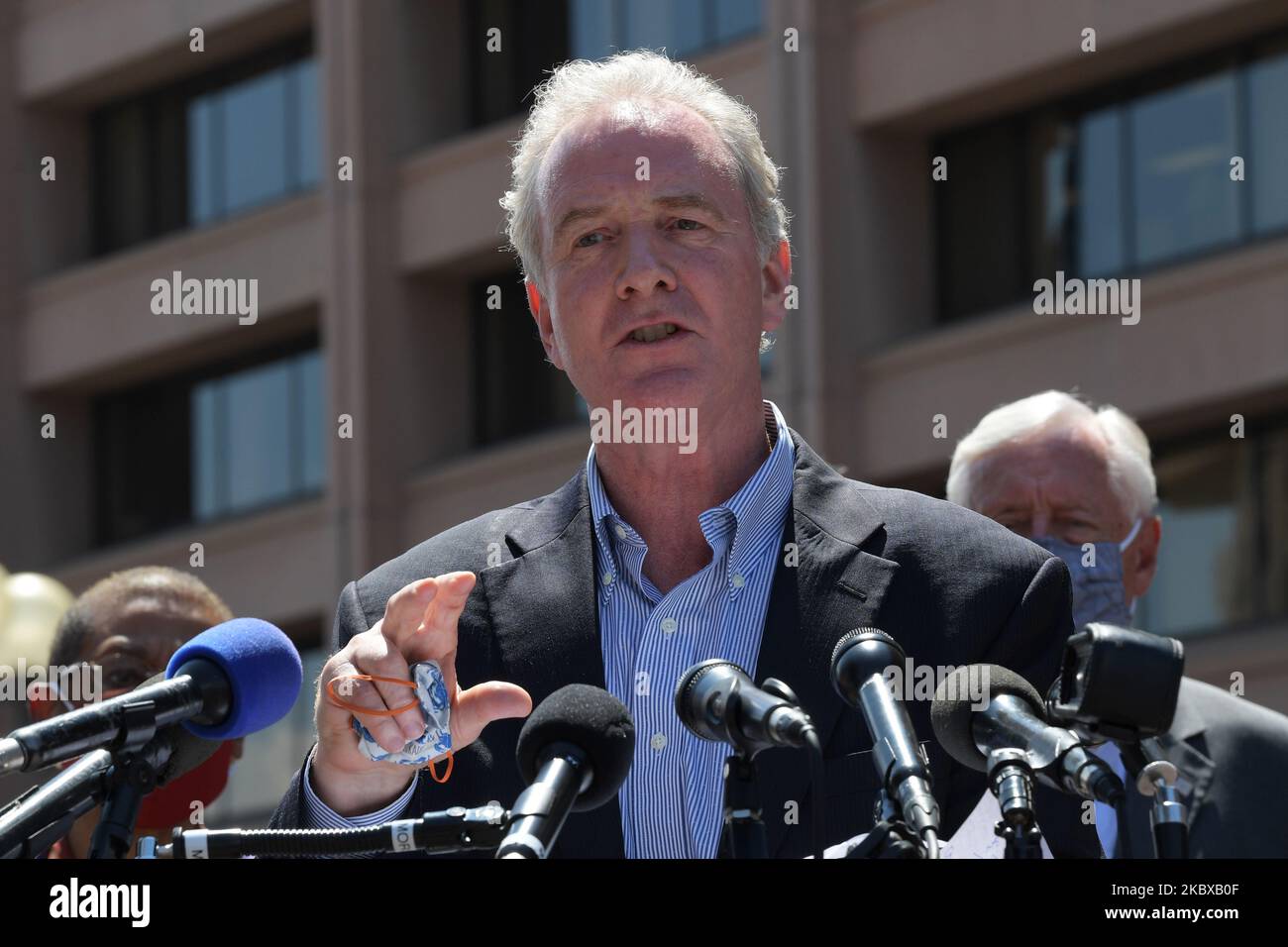 Le sénateur Chris Van Hollen et les membres régionaux du Congrès Eleanor Holmes Norton(D-DC), John P. Sarbanes(D-MD) tiennent une conférence de presse sur la Journée postale d'action, sur 18 août 2020 au siège de l'USPS à Washington DC, Etats-Unis (photo de Lénine Nolly/NurePhoto) Banque D'Images
