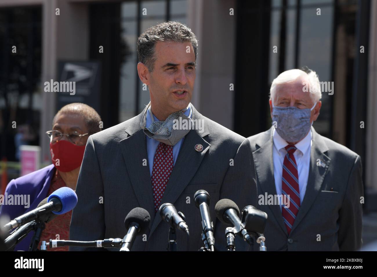Le congressiste John P Sarbanes(D-MD) tient une conférence de presse sur la Journée postale d'action, à 18 août 2020, au siège de l'USPS à Washington DC, Etats-Unis (photo de Lénine Nolly/NurPhoto) Banque D'Images