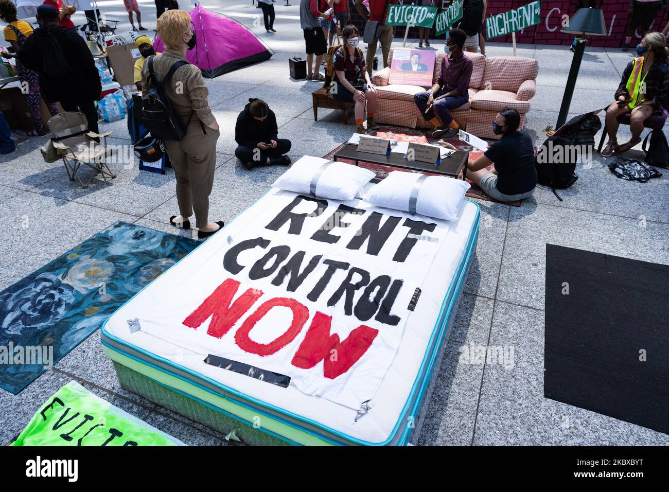 Les manifestants de la coalition Lift the Ban occupent la place Daley devant la cour d'expulsion pour la quatrième journée à Chicago, dans l'Illinois, sur 20 août 2020. Les manifestants réclament une levée de l'interdiction du contrôle des loyers dans l'Illinois et cherchent à interdire les expulsions. (Photo de Max Herman/NurPhoto) Banque D'Images