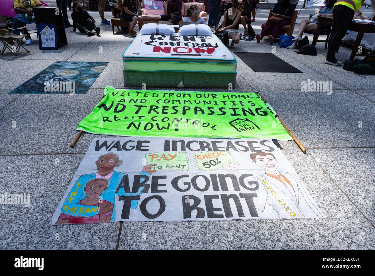 Les manifestants de la coalition Lift the Ban occupent la place Daley devant la cour d'expulsion pour la quatrième journée à Chicago, dans l'Illinois, sur 20 août 2020. Les manifestants réclament une levée de l'interdiction du contrôle des loyers dans l'Illinois et cherchent à interdire les expulsions. (Photo de Max Herman/NurPhoto) Banque D'Images
