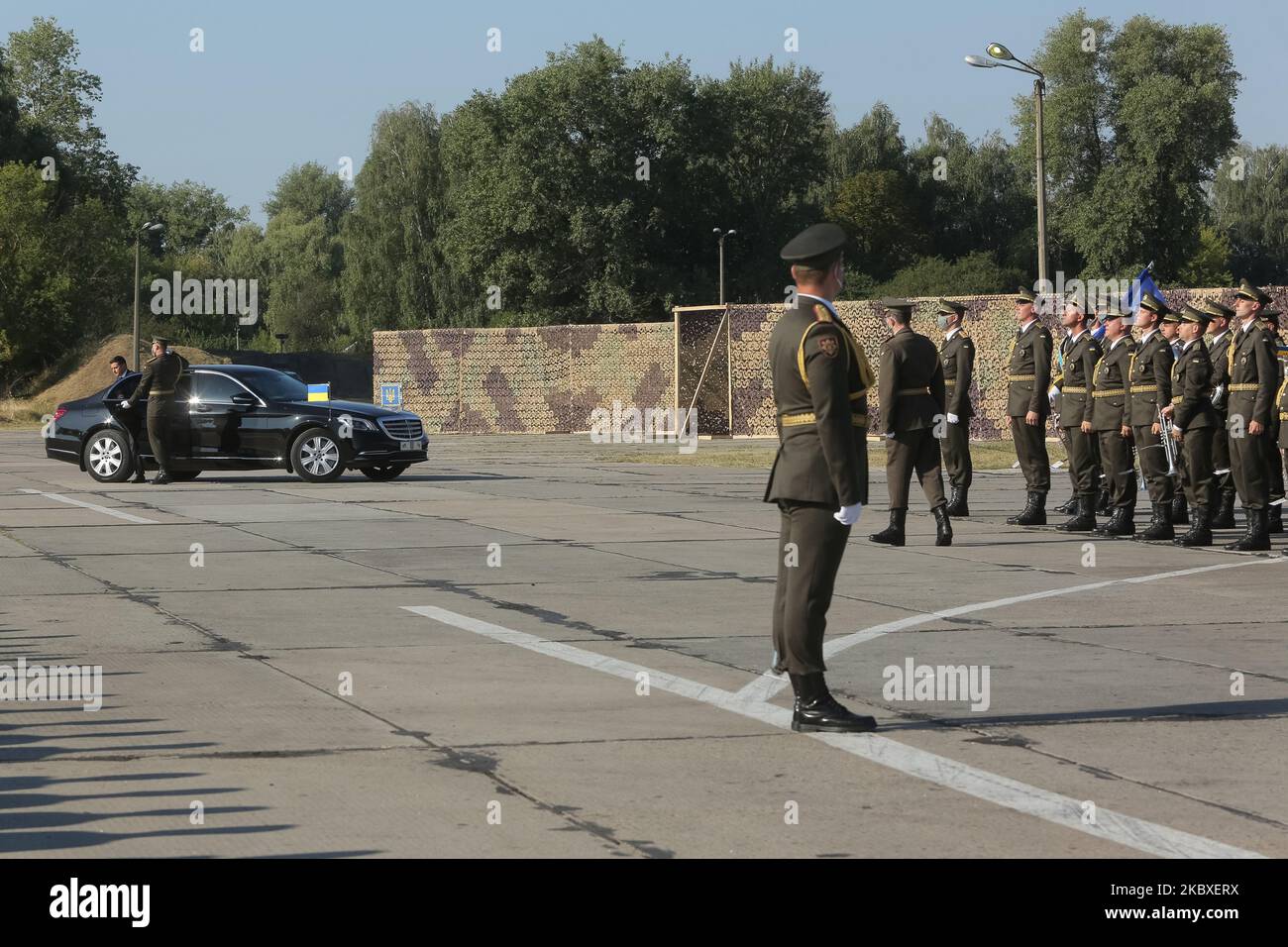 Le président Volodymyr Zelenskyy arrivée à la base militaire de Vasylkiv près de Kiev, Ukraine, 23 août 2020. L'Ukraine célèbre le jour du drapeau national. Les autorités de l'État visitent la base militaire. (Photo par Sergii Kharchenko/NurPhoto) Banque D'Images