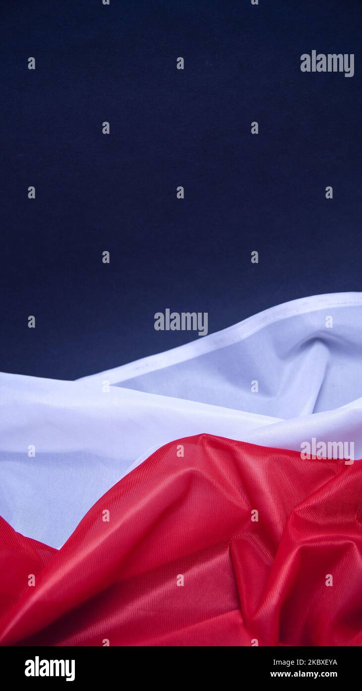 Drapeau blanc et rouge plié de la Pologne Banque D'Images