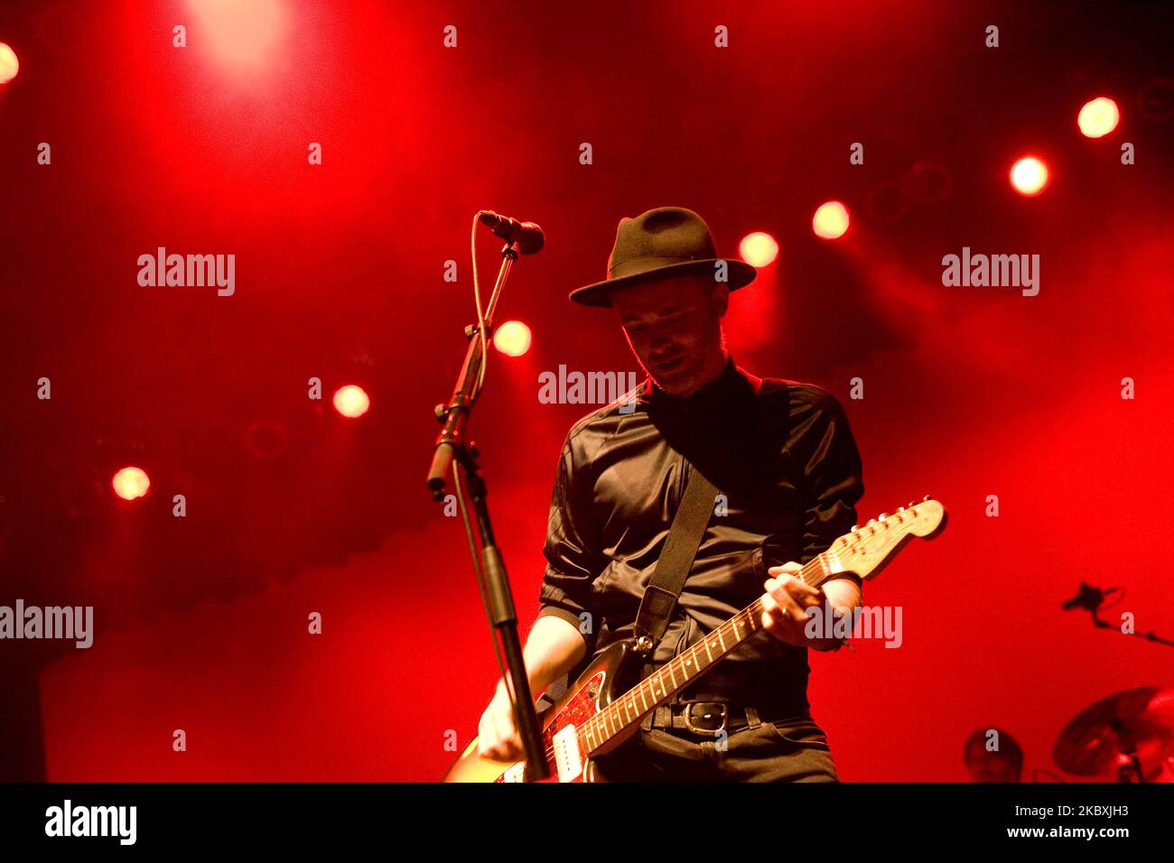 Le groupe écossais de rock alternatif Travis se produit en direct à la  salle olympique de Séoul sur 1 mars 2009, en Corée du Sud. Travis est un  groupe de rock alternatif