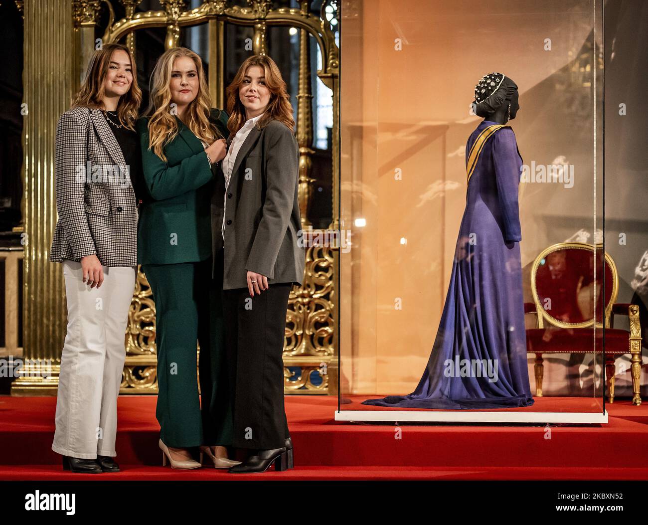 2022-11-04 14:09:53 AMSTERDAM - les princesses Ariane, Amalia et Alexia posent pendant la séance de photo dans le Nieuwe Kerk. ANP REMKO DE WAAL pays-bas hors - belgique hors Banque D'Images