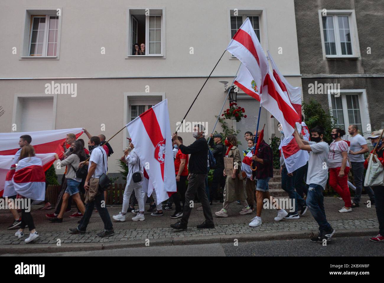 Des membres de la diaspora bélarussienne de la région de Gdansk et des supporters locaux ont participé ce soir à une « Marche de solidarité avec le Bélarus » pour exprimer leur solidarité avec le peuple biélorusse. Sur 30 août 2020, à Gdansk, en Pologne. (Photo par Artur Widak/NurPhoto) Banque D'Images