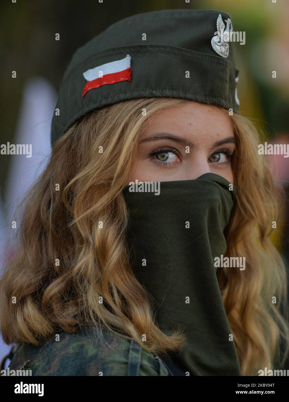 Une jeune femme vêtue de l'uniforme de l'Armée de terre polonaise vue lors d'un événement commémoratif devant le Monument aux défenseurs de la poste polonaise. La défense de la poste polonaise à Gdansk a été l'un des premiers actes de WW2 en Europe. 56 membres du personnel polonais ont défendu le bâtiment pendant plus de 15 heures contre les assauts de plus de 180 SS Danzig Home Defense, formations locales sa et unités spéciales de la police de Danzig. Sur 1 septembre 2020, à Gdansk, en Pologne. (Photo par Artur Widak/NurPhoto) Banque D'Images