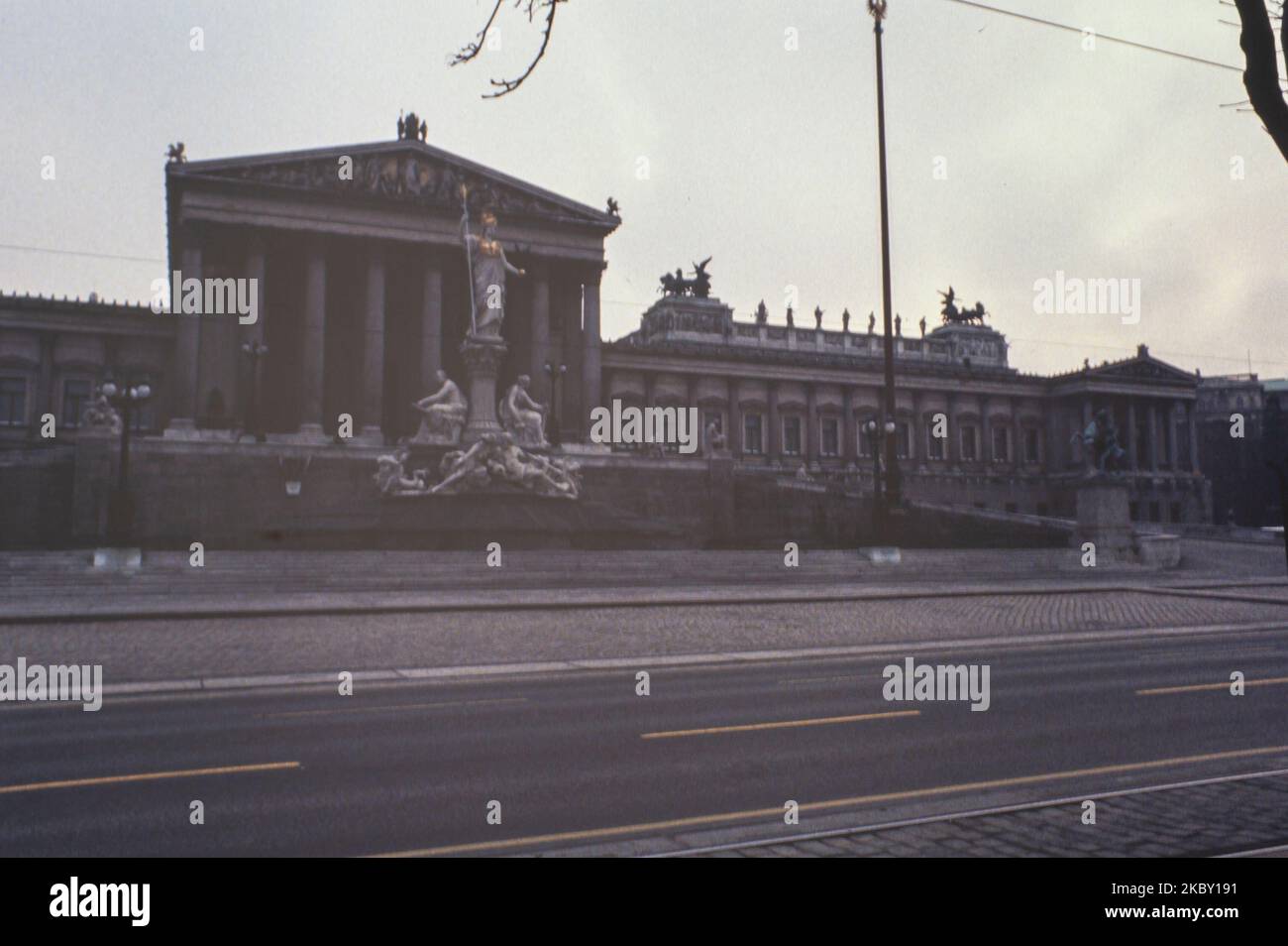 Vienne, Autriche avril 1985 : Parlement de Vienne en 80s Banque D'Images