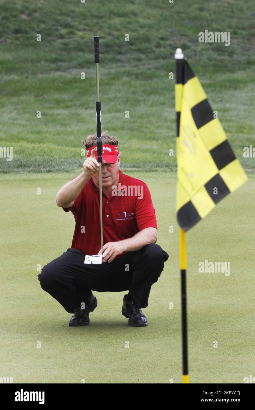 Michael Allen des États-Unis, vérifiez sa ligne de mise lors du deuxième tour du championnat PGA Tour Songdo IBD au club de golf Jack Nicklaus à Incheon, à l'ouest de Séoul, le 17 septembre 2011, Corée du Sud. (Photo de Seung-il Ryu/NurPhoto) Banque D'Images