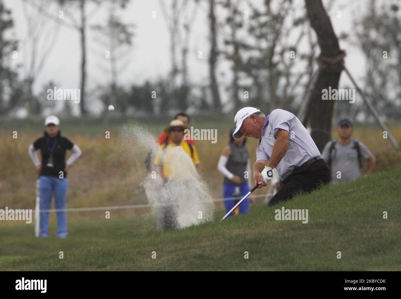 Mark O'Meara des États-Unis, 18th hall d'approche pendant le championnat PGA Tour Songdo IBD deuxième tour au club de golf Jack Nicklaus à Incheon, à l'ouest de Séoul, le 17 septembre 2011, Corée du Sud. (Photo de Seung-il Ryu/NurPhoto) Banque D'Images