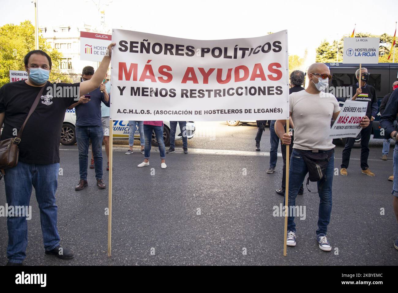 Manifestants lors d'une manifestation en faveur des hôteliers au milieu de la pandémie de Covid-19, le secteur des affaires, des transports et de l'hôtellerie est gravement touché par la pandémie en Espagne qui a dépassé cette semaine le chiffre historique de 500 000 infections à coronavirus à 9 septembre 2020, à Madrid, en Espagne. (Photo par Oscar Gonzalez/NurPhoto) Banque D'Images