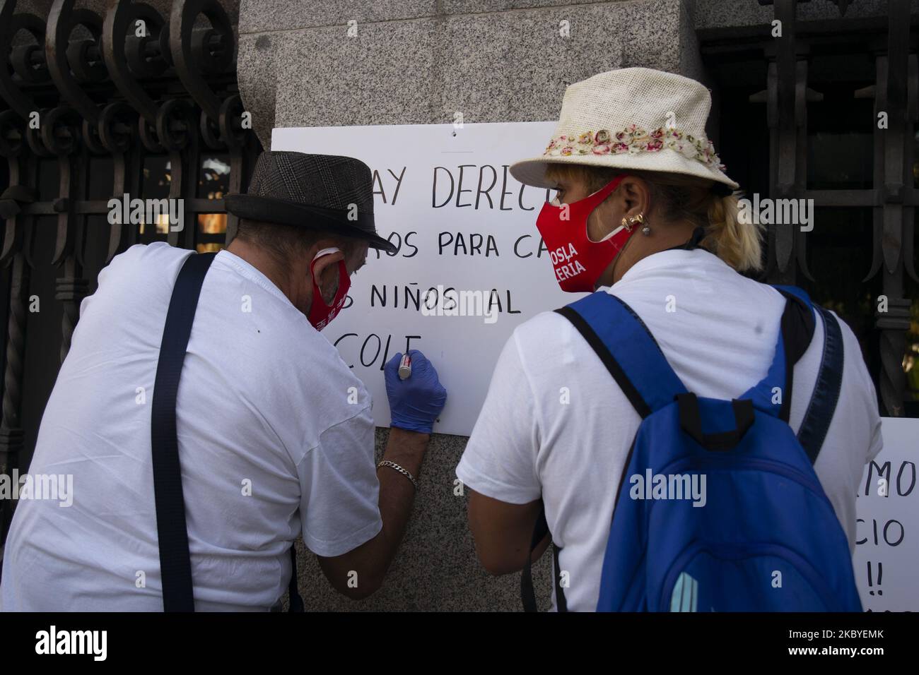 Manifestants lors d'une manifestation en faveur des hôteliers au milieu de la pandémie de Covid-19, le secteur des affaires, des transports et de l'hôtellerie est gravement touché par la pandémie en Espagne qui a dépassé cette semaine le chiffre historique de 500 000 infections à coronavirus à 9 septembre 2020, à Madrid, en Espagne. (Photo par Oscar Gonzalez/NurPhoto) Banque D'Images