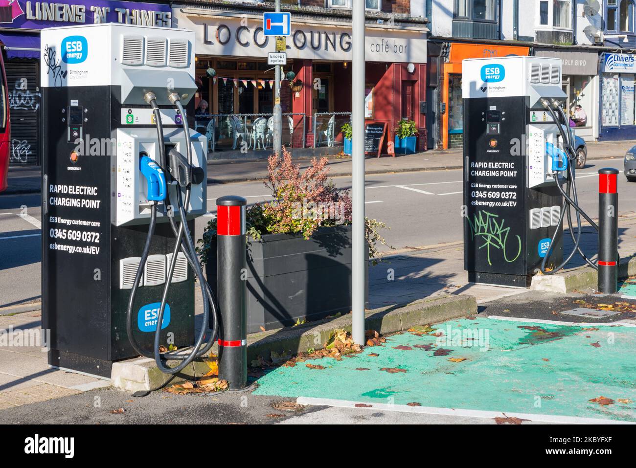 Point de recharge de véhicule électrique à Kings Heath, Birmingham, Royaume-Uni Banque D'Images