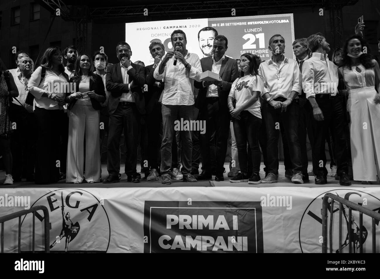 (NOTE DE LA RÉDACTION: L'image a été convertie en noir et blanc) le parti d'extrême-droite de la Ligue (Lega) en Italie, Matteo Salvini, dans la course pour les prochaines élections régionales n Naples, dans le sud de l'Italie, sur 11 septembre 2020. Photo par Paolo Manzo/NurPhoto) Banque D'Images (NOTE DE LA RÉDACTION: L'image a été convertie en noir et blanc) le parti d'extrême-droite de la Ligue (Lega) en Italie, Matteo Salvini, dans la course pour les prochaines élections régionales n Naples, dans le sud de l'Italie, sur 11 septembre 2020. Photo par Paolo Manzo/NurPhoto) Banque D'Images