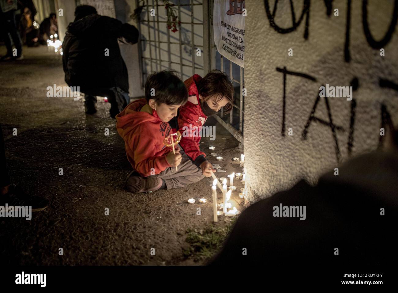 Un grand nombre de personnes arrivent devant le stade national de Santiago, au Chili, à 11 septembre 2020, pour rendre hommage aux victimes de la dictature militaire à l'occasion du dernier coup d'État militaire qui a renversé le président Salvador Allende en 47th. Le coup d'Etat militaire mené par le général Augusto Pinochet en 1973 a imposé une dictature qui a duré jusqu'en 1990 (photo de Felipe Figueroa/Nurphoto) Banque D'Images