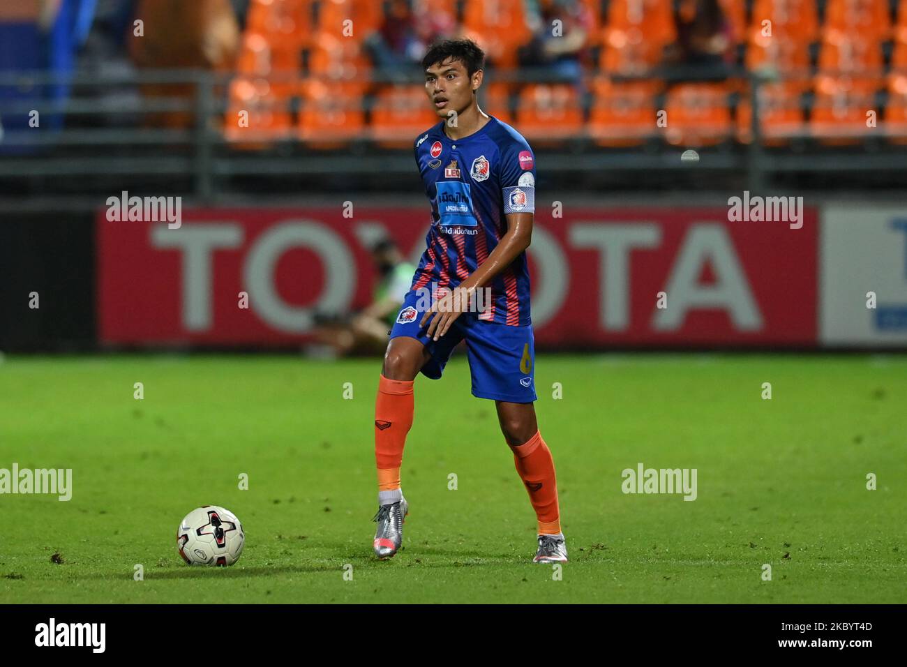 Toddapol a été laté de Port FC pendant la compétition thaïlandaise ligue 2020 entre Port FC et police Tero FC au stade Pat sur 13 septembre 2020 à Bangkok, en Thaïlande. (Photo de Vachira Vachira/NurPhoto) Banque D'Images