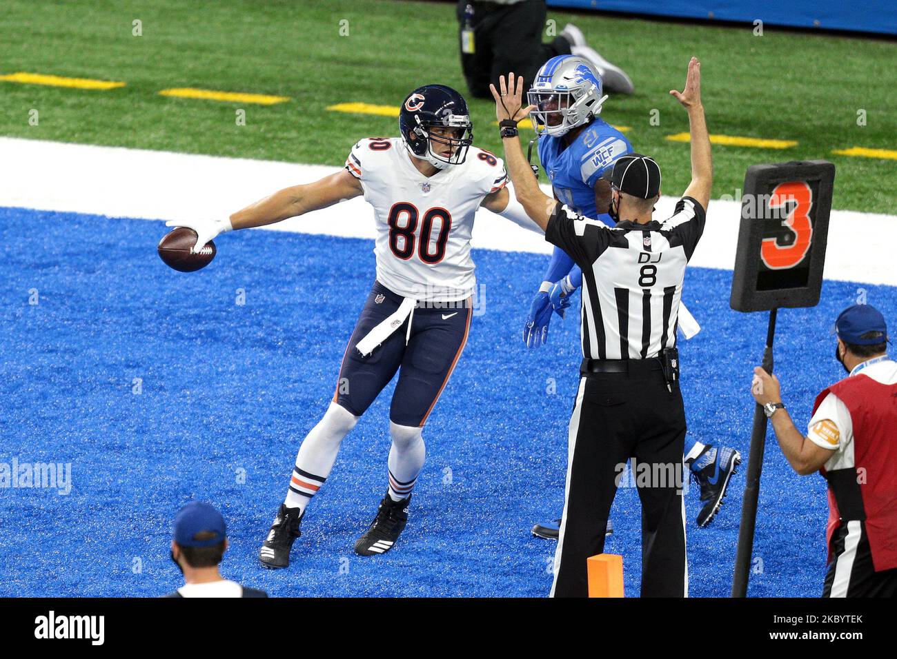Chicago Bears Tight End Jimmy Graham (80) marque un touchdown pendant la deuxième moitié d'un match de football de la NFL contre les Detroit Lions à Detroit, Michigan, États-Unis, le jeudi, 13 septembre 2020 (photo de Jorge Lemus/NurPhoto) Banque D'Images Chicago Bears Tight End Jimmy Graham (80) marque un touchdown pendant la deuxième moitié d'un match de football de la NFL contre les Detroit Lions à Detroit, Michigan, États-Unis, le jeudi, 13 septembre 2020 (photo de Jorge Lemus/NurPhoto) Banque D'Images
