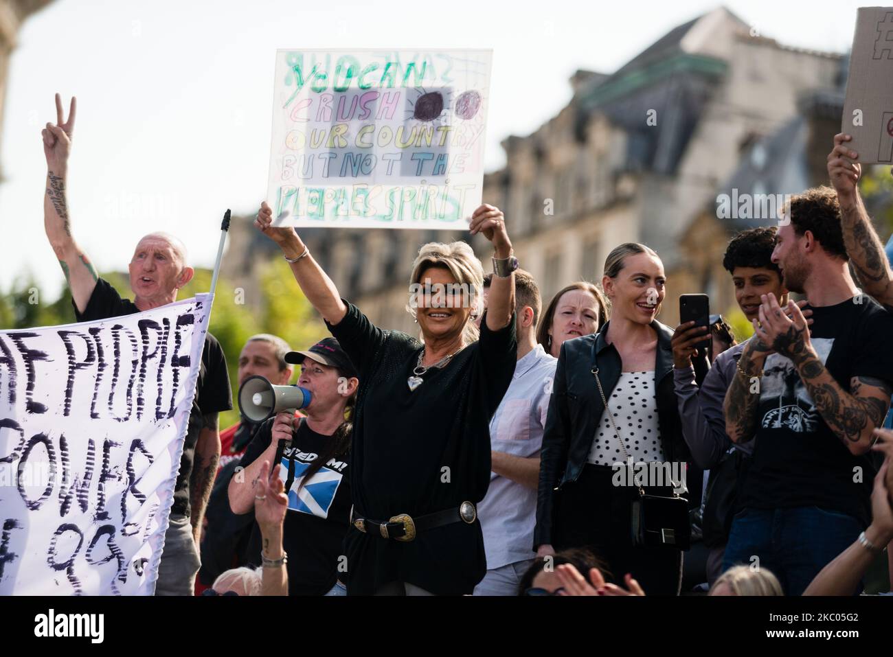 Des milliers de manifestants anti-VAX se réunissent à Trafalgar Square contre les restrictions de verrouillage, le port de masque et la proposition de vaccin à Londres, en Grande-Bretagne, le 19 septembre 2020. (Photo de Maciek Musialek/NurPhoto) Banque D'Images