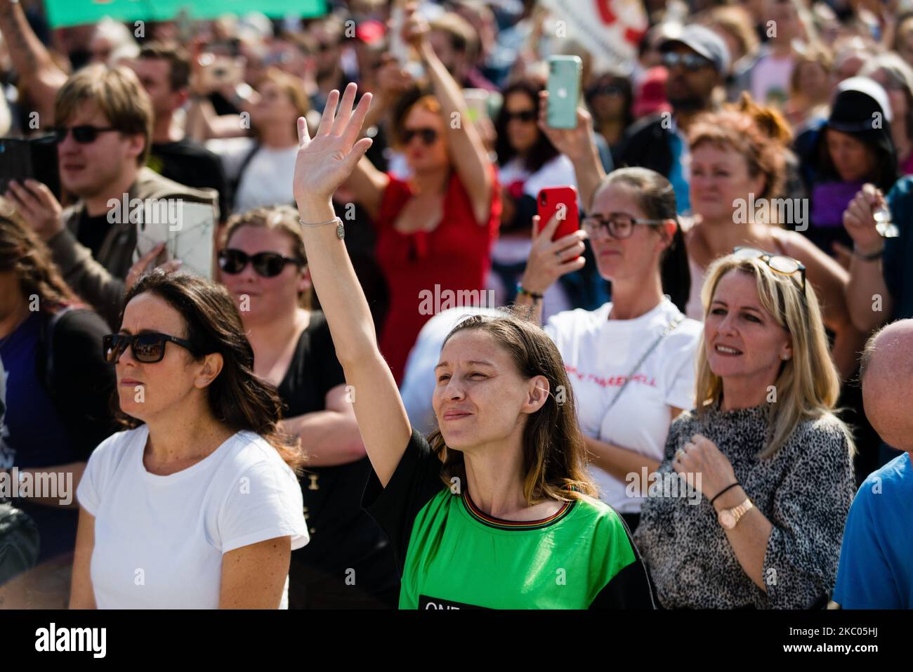Des milliers de manifestants anti-VAX se réunissent à Trafalgar Square contre les restrictions de verrouillage, le port de masque et la proposition de vaccin à Londres, en Grande-Bretagne, le 19 septembre 2020. (Photo de Maciek Musialek/NurPhoto) Banque D'Images