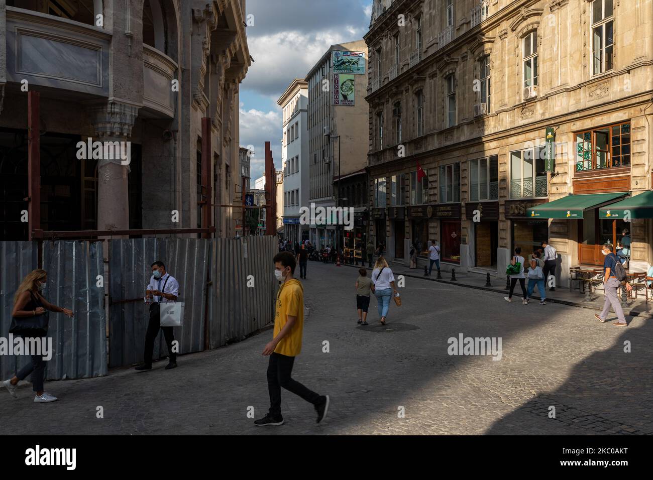 Une vue générale d'Istanbul, Turquie sur 21 septembre 2020. En raison de la pandémie du coronavirus, la Turquie est confrontée à un ralentissement économique. En conséquence, par rapport aux années précédentes, moins de personnes visitent les zones normalement bondées, y compris les attractions touristiques et les fameux bazars dans la péninsule historique. (Photo par Erhan Demirtas/NurPhoto) Banque D'Images