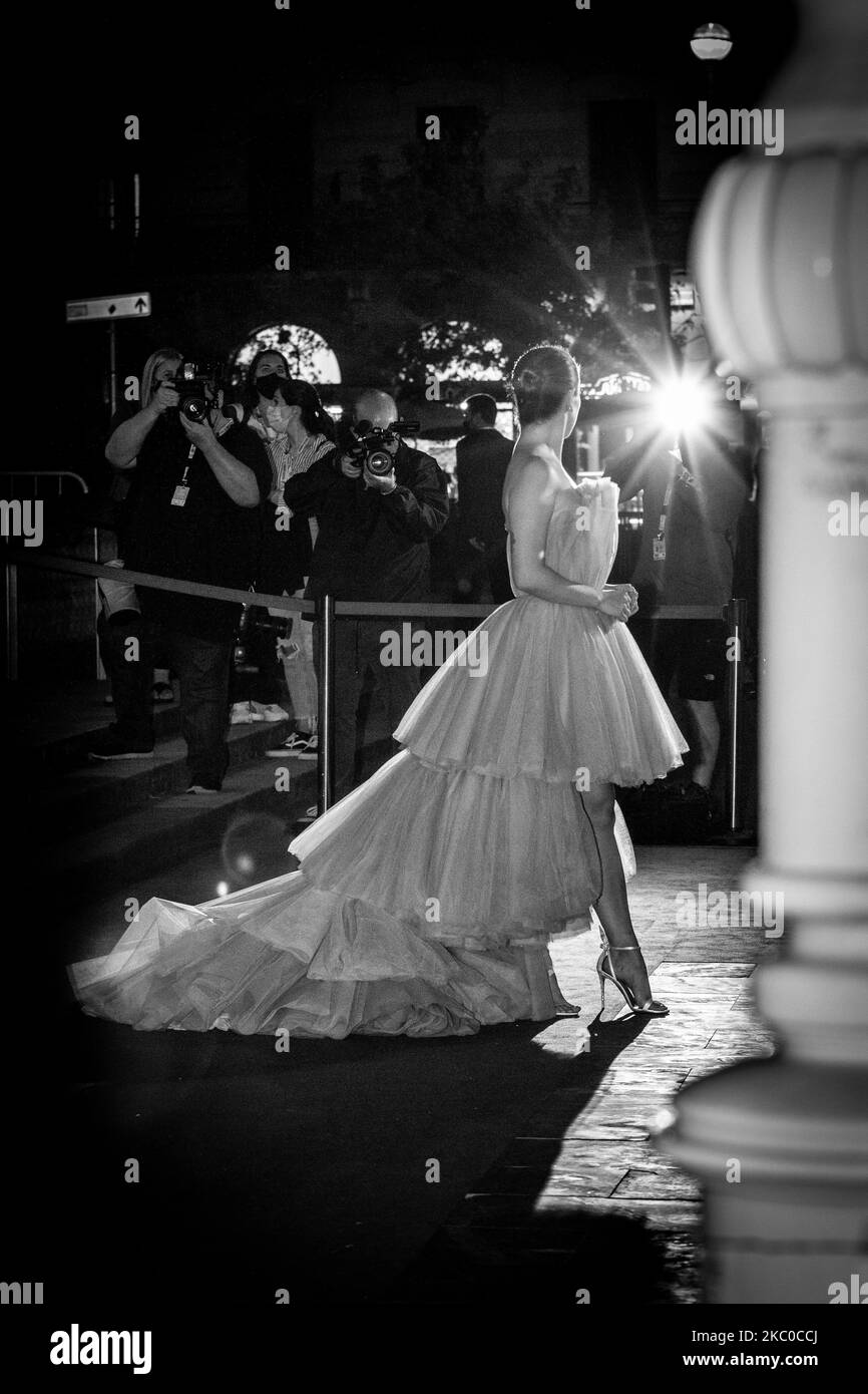 (NOTE DE LA RÉDACTION: L'image a été convertie en noir et blanc) Blanca Suarez participe à la première de 'El Verano que Vivimos' lors du Festival international du film de San Sebastian 68th au Victoria Eugenia Teather on 20 septembre 2020 à San Sebastian, en Espagne. (Photo de Frank Lovicario/NurPhoto) Banque D'Images