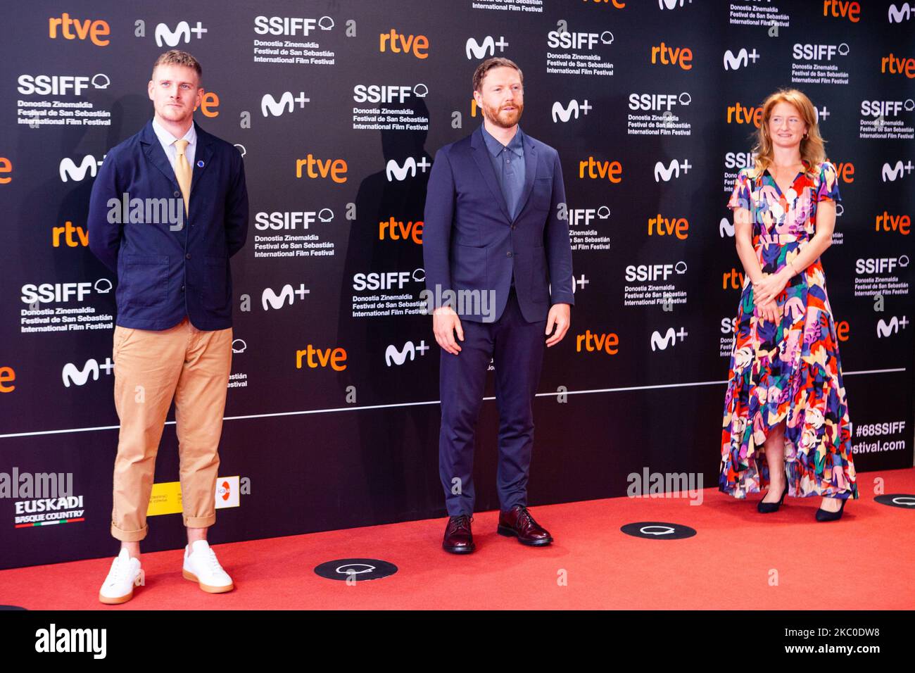 (G-D) Harry Macqueen, Tristan Goligher et Emily Morgan assistent à la première 'Supernova' lors du Festival du film de San Sebastian 68th, à San Sebastian, en Espagne, sur 23 septembre 2020. (Photo de Frank Lovicario/NurPhoto) Banque D'Images