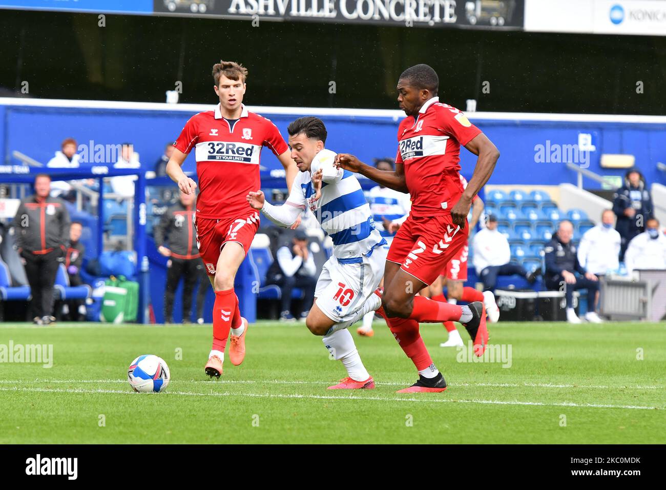 Ilias chair et Anfernee Dijksteel en action pendant le match du championnat Sky Bet entre Queens Park Rangers et Middlesbrough au stade Kiyan Prince Foundation sur 26 septembre 2020, à Londres, en Angleterre. (Photo par MI News/NurPhoto) Banque D'Images