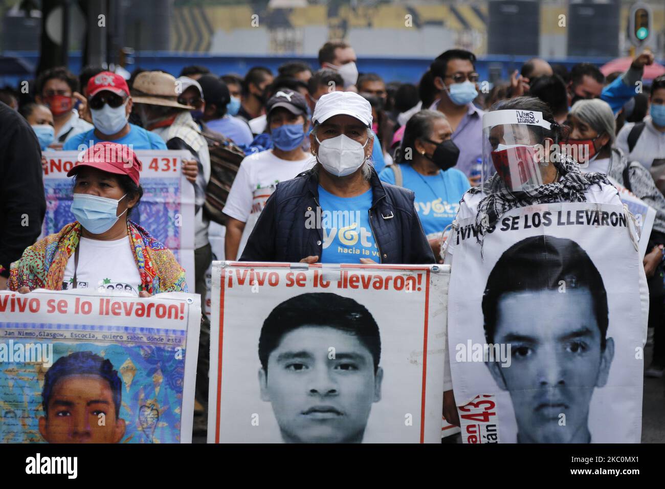 Les mères d'étudiants disparus lors d'une manifestation commémorant le sixième anniversaire de la disparition des 43 étudiants d'Ayotzinapa à 26 septembre 2020, Mexico, Mexique. En début de matinée de 27 septembre 2014, 43 étudiants de l'école normale rurale d'Ayotzinapa ont été enlevés par la police locale et de l'État dans l'État de Guerrero, dans le sud du Mexique, Iguala a salué le vol d'autobus privés pour se rendre à une manifestation à Mexico. (Photo de Guillermo Gutiérrez/NurPhoto) Banque D'Images