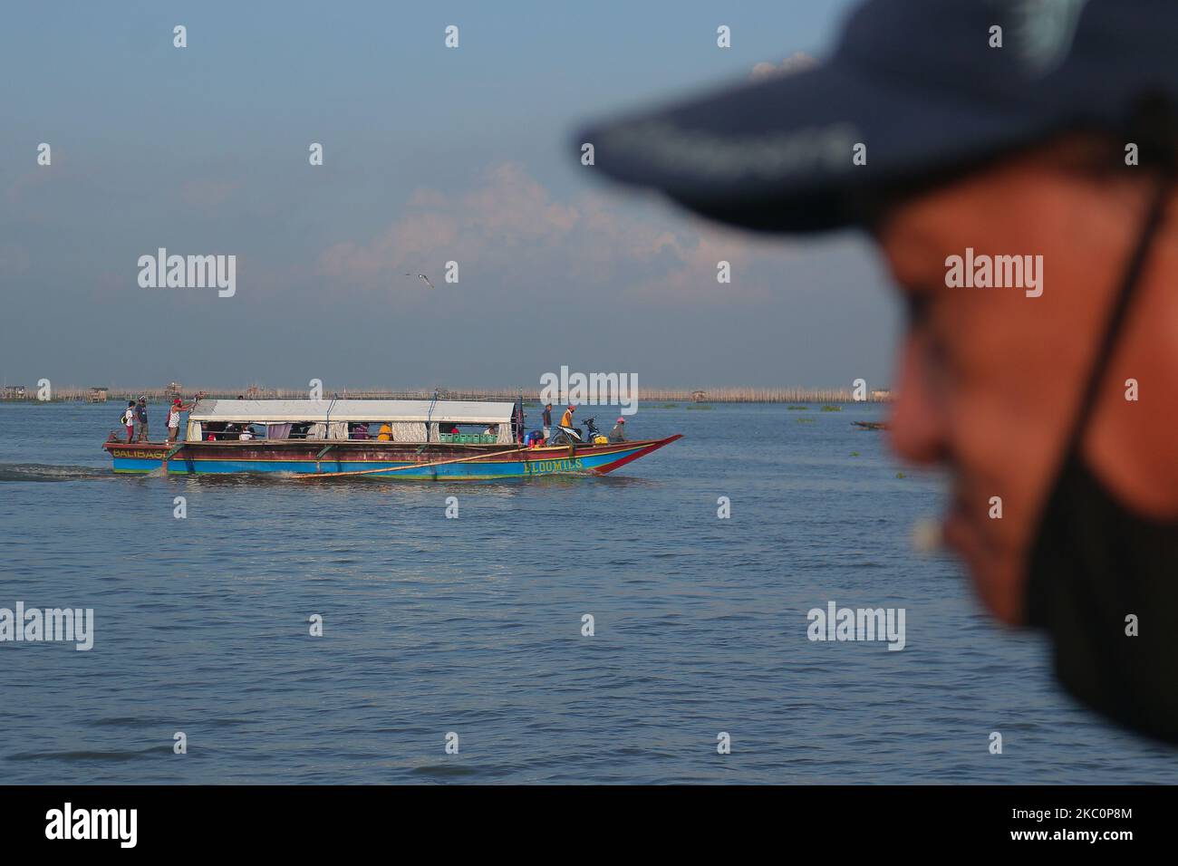 Un bateau à Binangonan, Rizal, Philippines transportant un passager de l'une des îles de Binangonan, 28 septembre 2020. (Photo par Ryan Eduard Benaid/NurPhoto) Banque D'Images