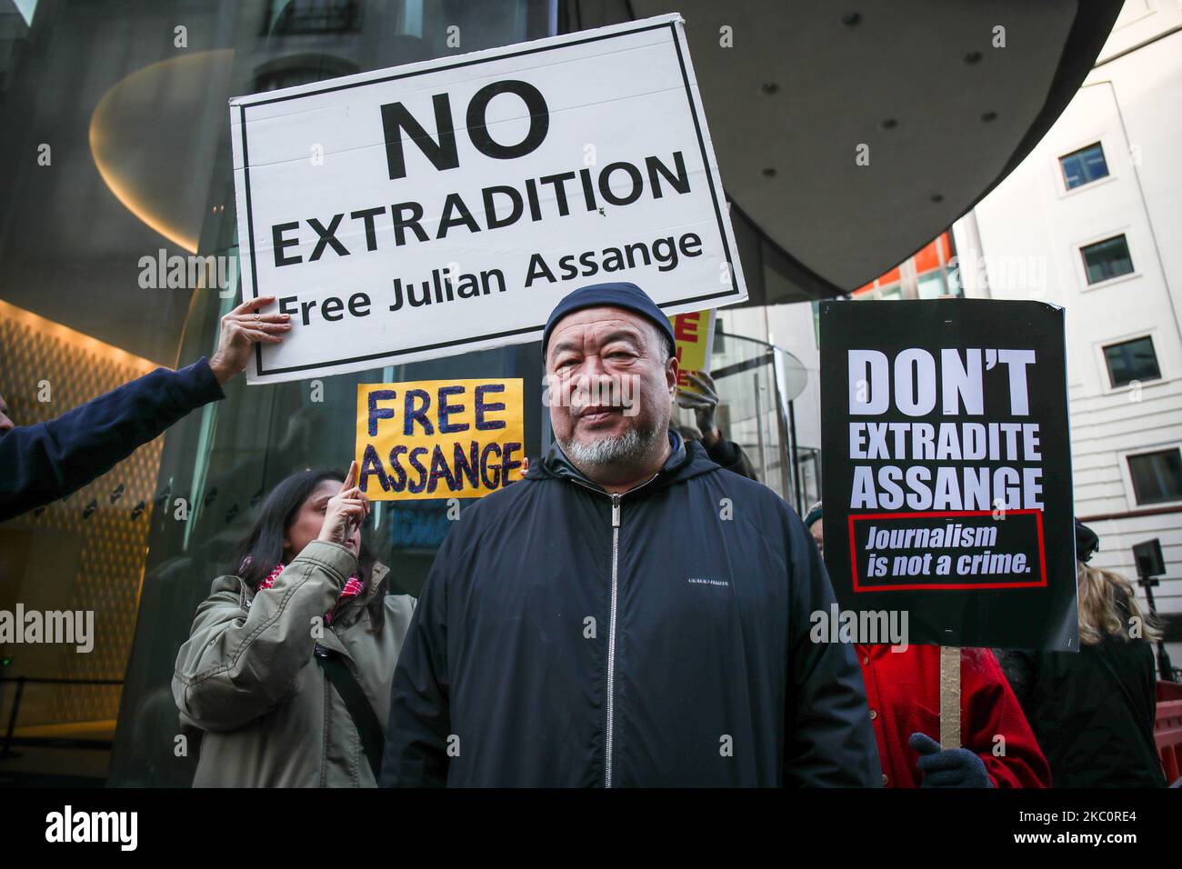 L'artiste dissident chinois ai Weiwei organise une protestation silencieuse en dehors de l'audience d'extradition de Julian Assange au Old Bailey à Londres, au Royaume-Uni, sur 28 septembre 2020. (Photo de Lucy North/MI News/NurPhoto) Banque D'Images