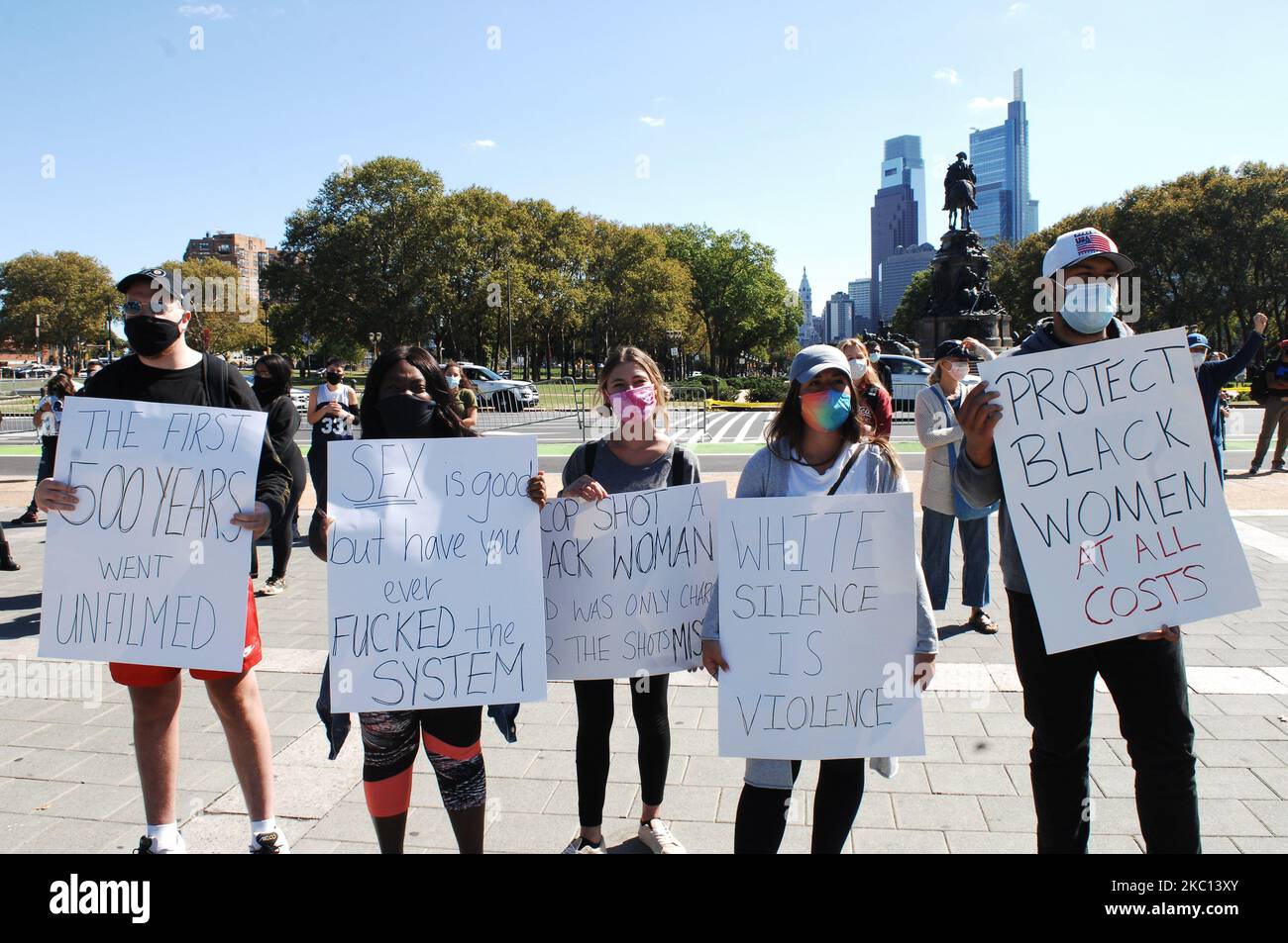 Black Lives Matter Philly a organisé un rassemblement et un Teach-In, en l'honneur de Breonna Taylor, en solidarité avec Louisville et toutes les communautés se mobilisant pour la défense de Black Lives à Philadelphie, PA sur 3 octobre 2020. (Photo par Cory Clark/NurPhoto) Banque D'Images