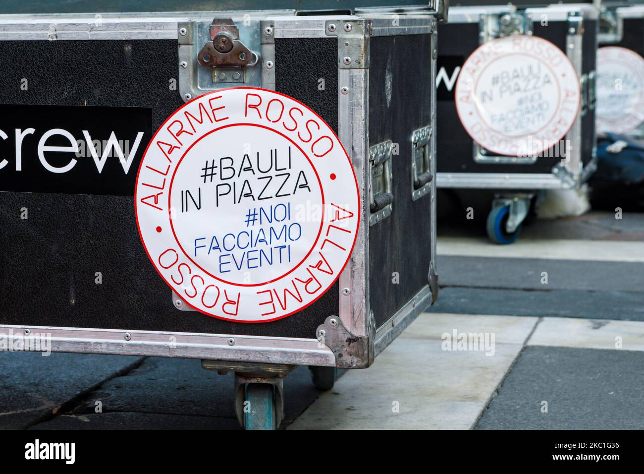 «Bauli sur la Piazza», protestation des travailleurs du divertissement demandant au gouvernement italien de nouvelles règles pour l'organisation d'événements qui rendent la durabilité économique et une table de travail pour discuter de l'avenir de l'industrie, Italie, sur 10 octobre 2020.(photo de Mairo Cinquetti/NurPhoto) Banque D'Images