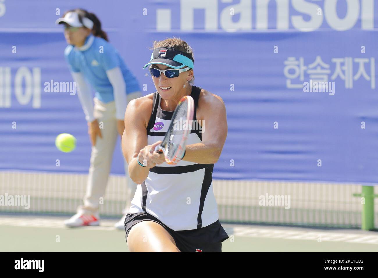 Christina McHale des Etats-Unis et Yaroslava Shvedova de KAZ jouent lors du premier tour de l'Open de Corée du WTA à Séoul, en Corée du Sud sur 22 septembre 2015. (Photo de Seung-il Ryu/NurPhoto) Banque D'Images