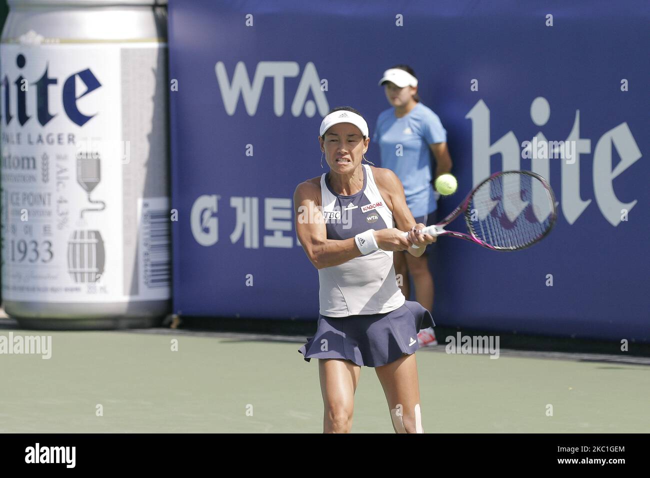 Sloane Stephens des États-Unis et Kimiko Date-Krumm de JPN jouent un match lors de la troisième partie ouverte de la WTA Corée au terrain de tennis du parc olympique à Séoul, en Corée du Sud sur 24 septembre 2015. Le match de Sloane Stephens a gagné le score par 6-3,6-4. (Photo de Seung-il Ryu/NurPhoto) Banque D'Images