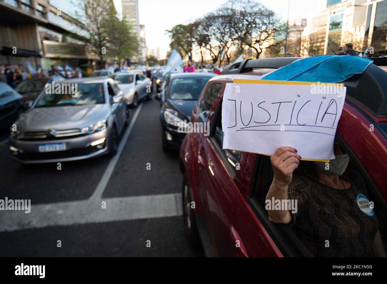 Les gens prennent part à une protestation contre le gouvernement du président argentin Alberto Fernandez, à Buenos Aires, Argentine, sur 12 octobre 2020 dans un cadre de confinement contre la propagation de la COVID-19. (Photo de Manuel Cortina/NurPhoto) Banque D'Images