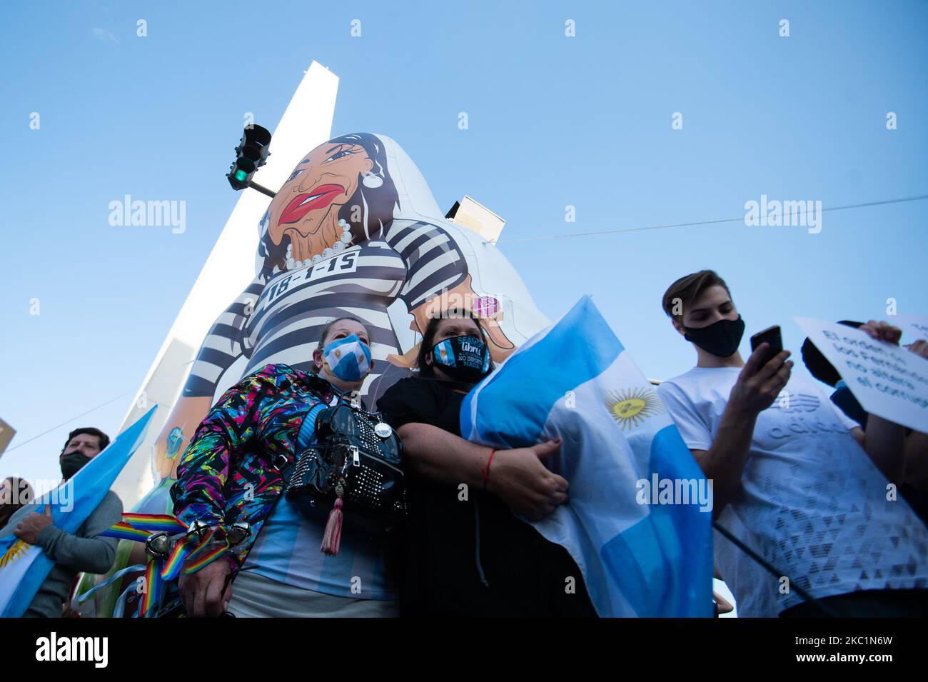 Les gens prennent part à une protestation contre le gouvernement du président argentin Alberto Fernandez, à Buenos Aires, Argentine, sur 12 octobre 2020 dans un cadre de confinement contre la propagation de la COVID-19. (Photo de Manuel Cortina/NurPhoto) Banque D'Images