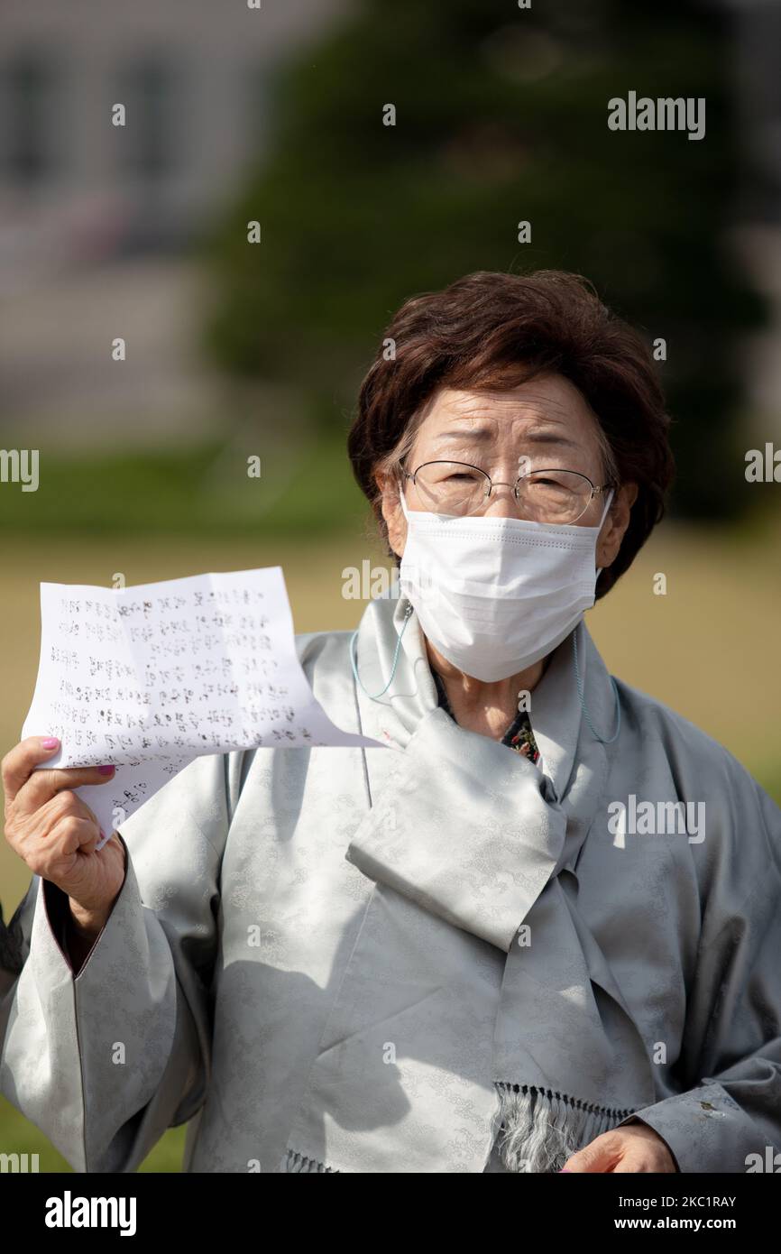 Lee Yong-soo, la victime japonaise du réconfort militaire, tient une conférence de presse à l'Assemblée nationale de Yeouido pour demander le retrait de l'ordre de démantèlement de la statue de la paix à Mitte, Berlin, Allemagne sur 14 octobre 2020 à Séoul, Corée du Sud. (Photo de Chris Jung/NurPhoto) Banque D'Images