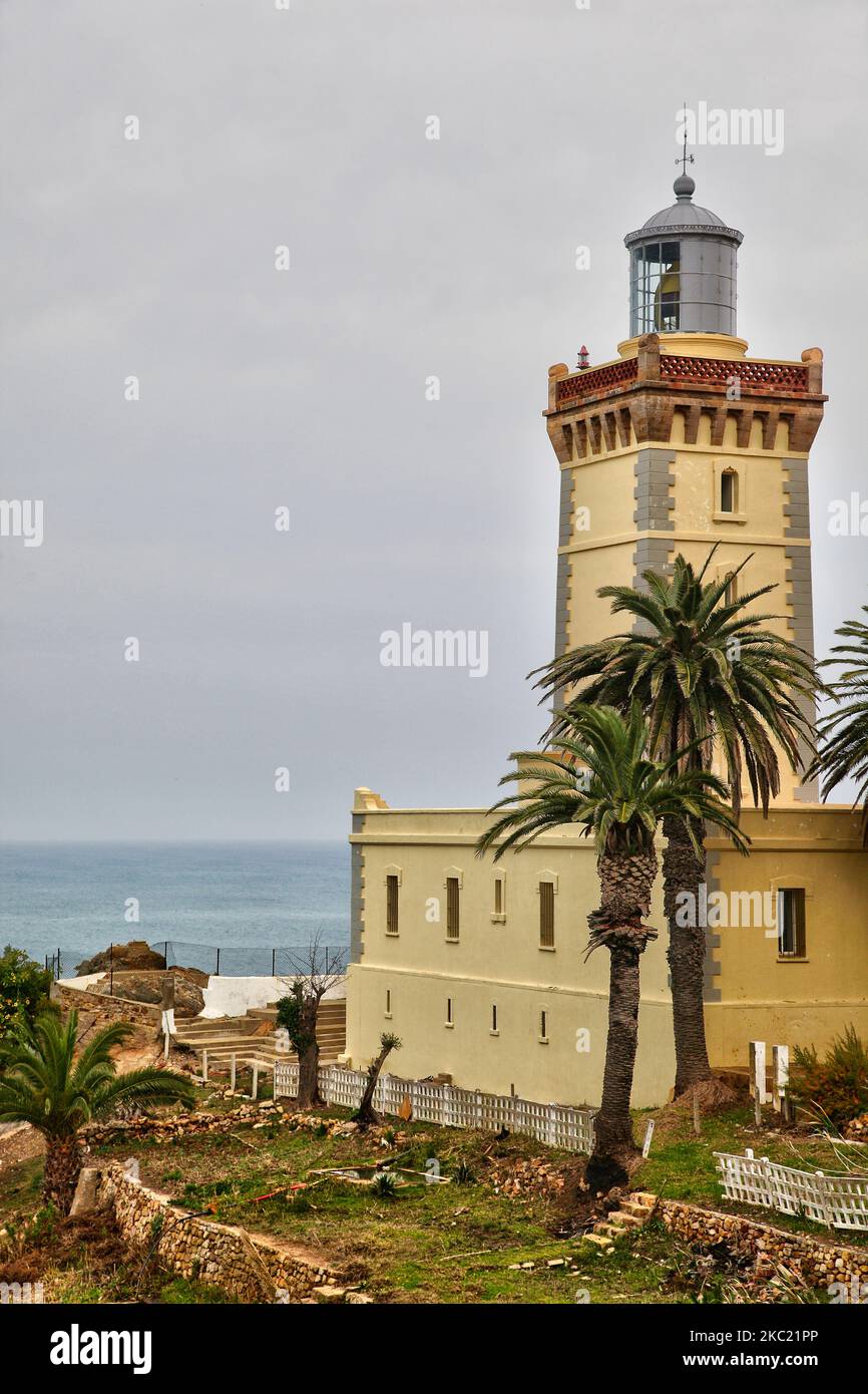Phare de Cape Spartel à l'entrée du détroit de Gibraltar à Tanger (Tanger), Maroc, Afrique. C'est là que se rencontrent l'océan Atlantique et la mer Méditerranée. (Photo de Creative Touch Imaging Ltd./NurPhoto) Banque D'Images