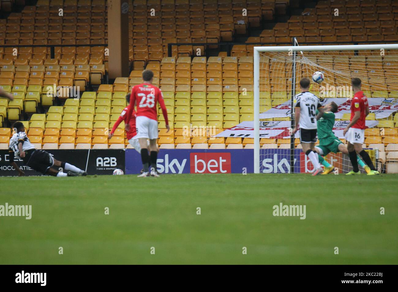 Cristian Montao de Port Vale a obtenu 1-0 points à Port Vale lors du match Sky Bet League 2 entre Port Vale et Salford City à Vale Park, Bursrem, Angleterre, le 17th octobre 2020. (Photo de Simon Newbury/MI News/NurPhoto) Banque D'Images