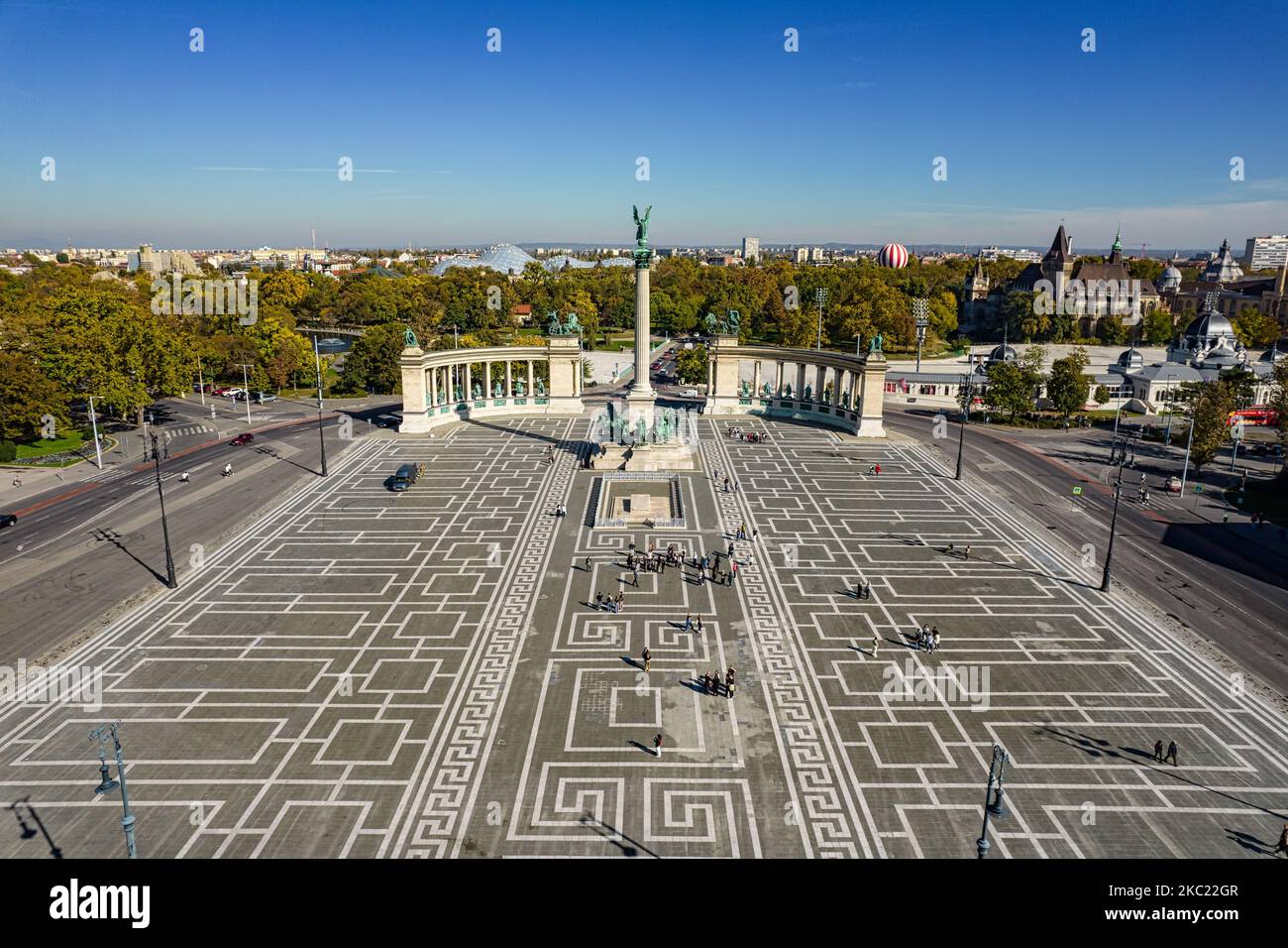 Photo panoramique en grand angle de la place des héros, Budapest, Hongrie Banque D'Images