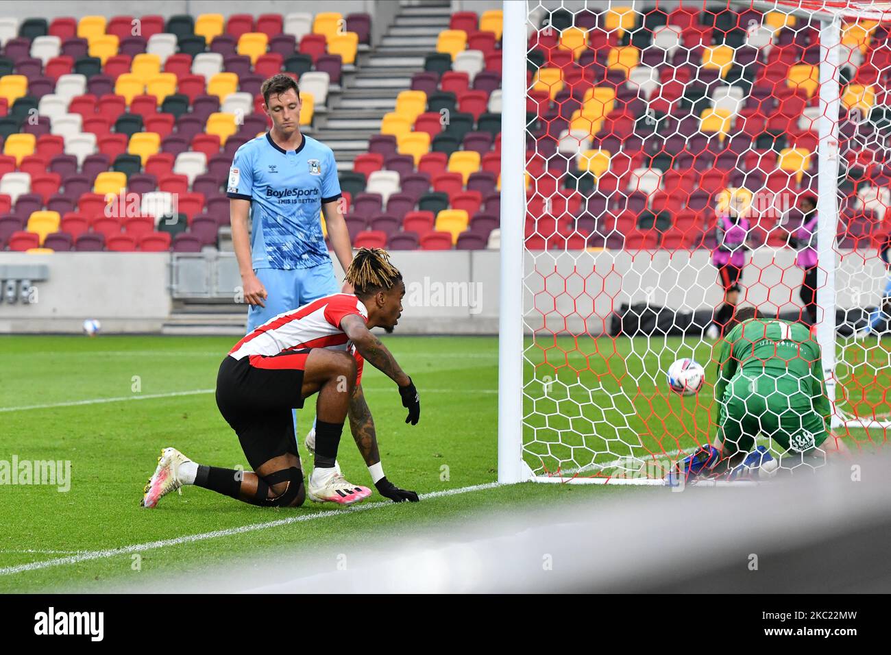 Ivan Toney pendant le match de championnat du pari du ciel entre Brentford et Coventry City au stade communautaire de Brentford sur 17 octobre 2020 à Brentford, en Angleterre. (Photo par MI News/NurPhoto) Banque D'Images